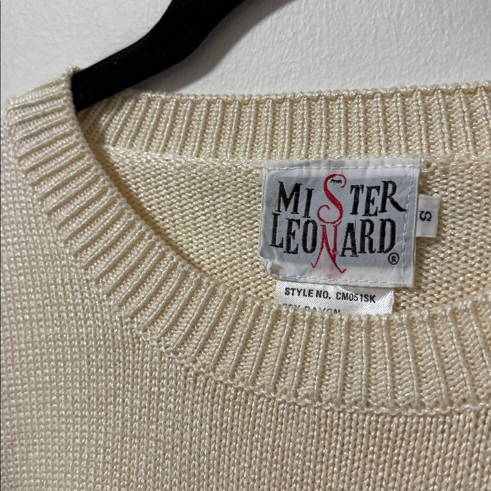 Vintage (S) MISTER LEONARD Floral Embroidered Cream Knit Sweater Top Wood Beads - Picture 5 of 13